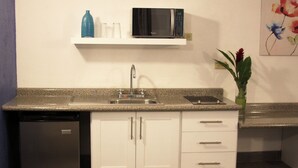 Monolocale Basic, non fumatori, angolo cottura | Cucina privata | Mini-frigorifero, microonde, pentole/stoviglie/utensili