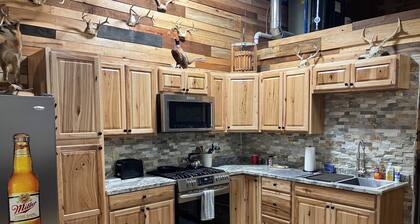 Unique 2000 sq. foot Pole Barn Edinboro / Albion / Elk Creek Township HVAC, WiFi