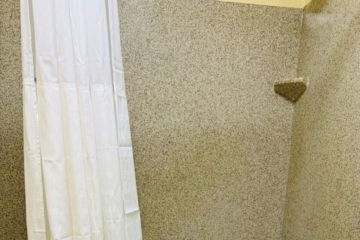 Kamar Basic, Bebas Asap Rokok, kamar mandi pribadi | Kamar mandi | Bathtub, handuk, sabun, dan sampo