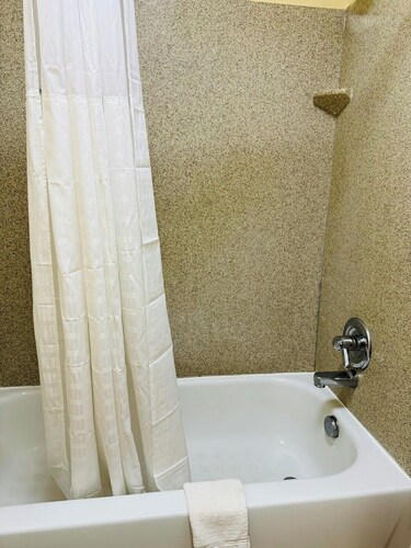 EXECUTIVE INN