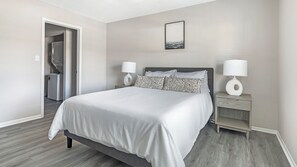 Apartment, 2 Schlafzimmer (QueenBed) | Individuell dekoriert, individuell eingerichtet, Schreibtisch