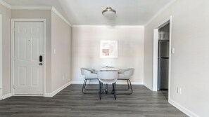 Apartment, 2 Schlafzimmer (QueenBed) | Esszimmer