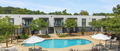 2 piscines extérieures