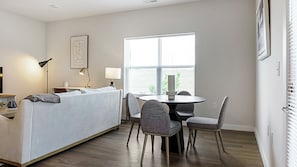 In-room dining - The Landing Apartments Indianapolis (Indianapolis)