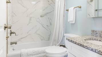 Studio | Bathroom | Deep soaking tub, free toiletries, hair dryer, towels