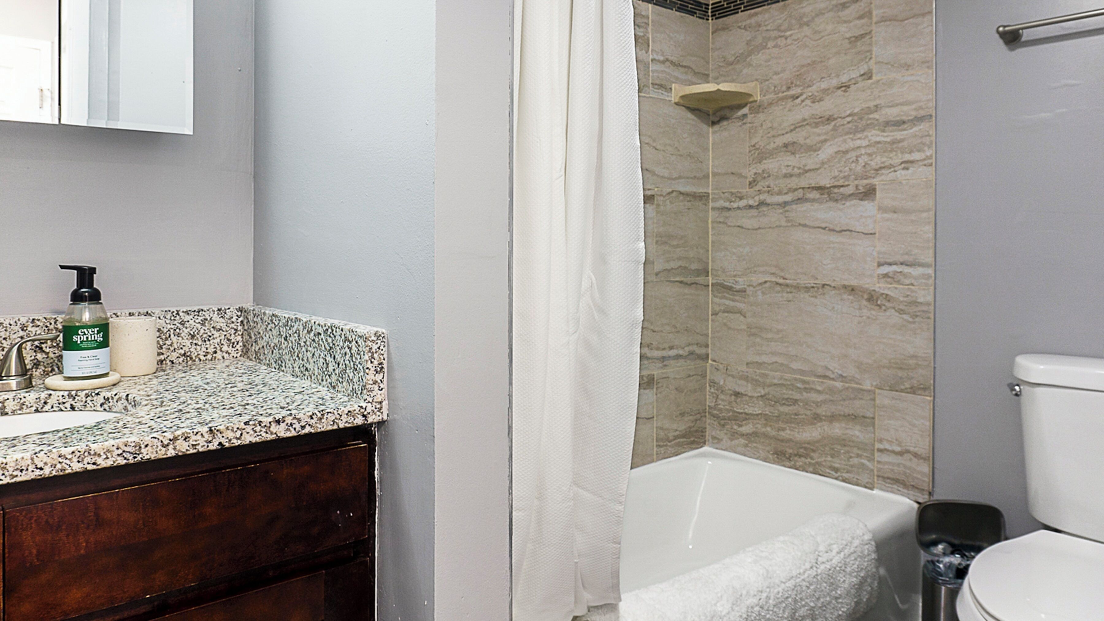 Deep soaking tub, free toiletries, hair dryer, towels