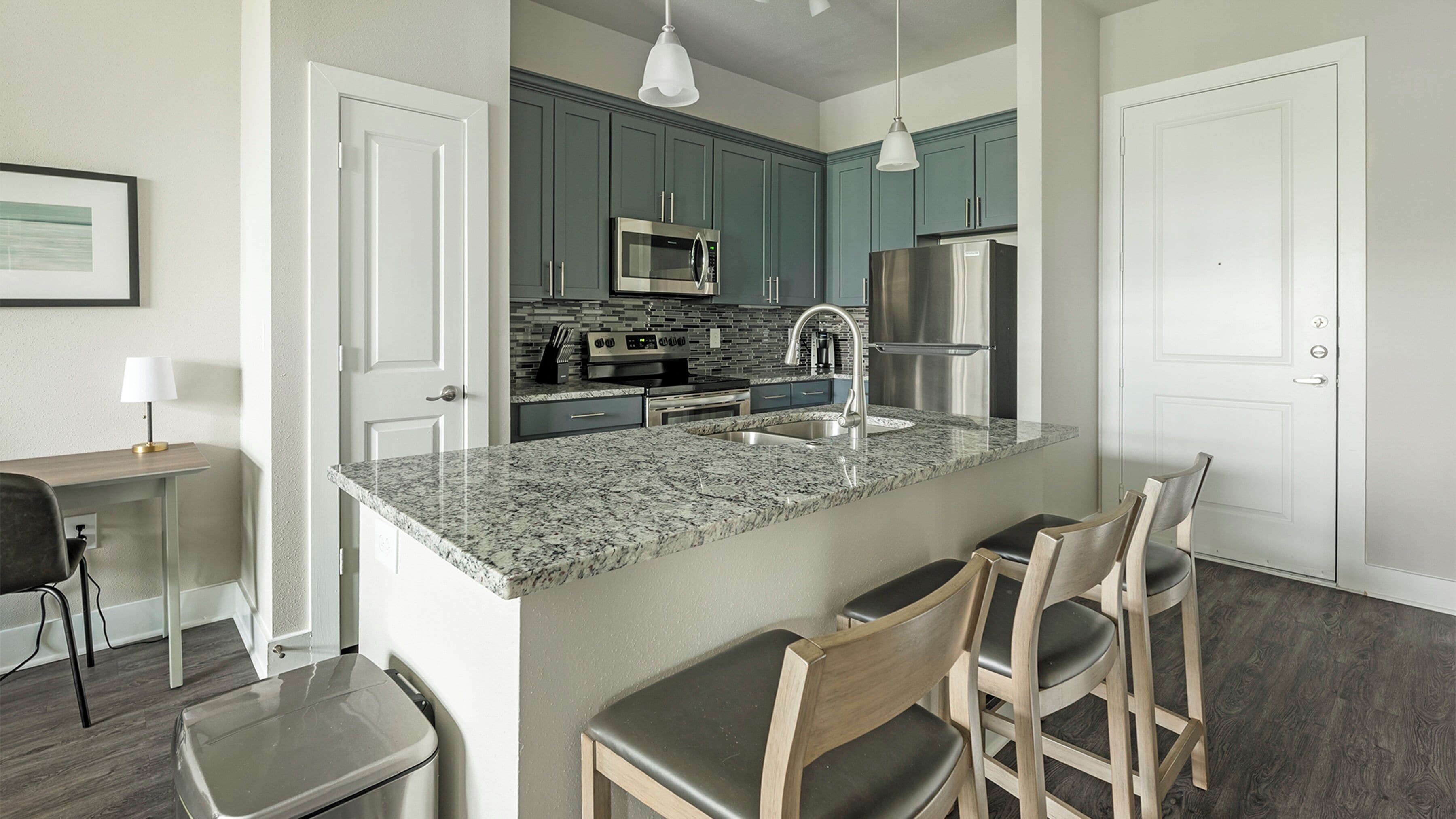 Departamento, 1 habitación | Decoración personalizada y muebles diferentes 