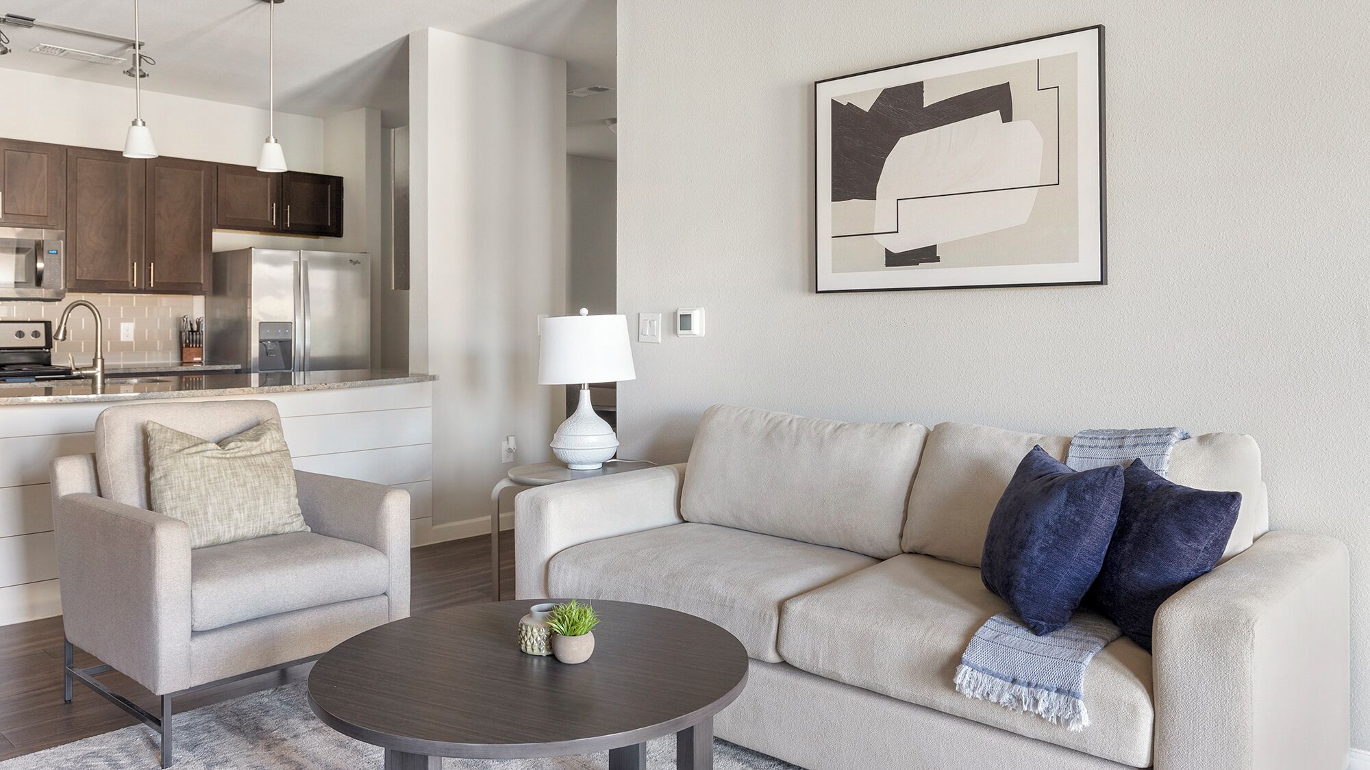 アパートメント 2 ベッドルーム | リビング エリア | 40 インチのテレビ (デジタル放送視聴可)