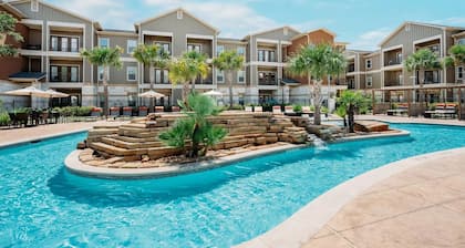 Westpointe Drive Apartments by Landing