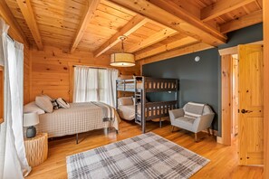 3 habitaciones, escritorio, tabla de planchar con plancha y wifi gratis