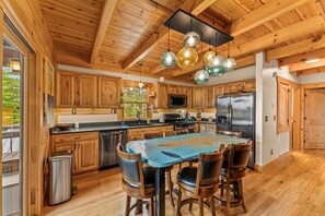 Fridge, microwave, oven, stovetop - Cozy cabin, stunning mountain views near Lake James. Perfect for a winter fire. (Nebo)