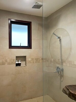 Shower - Villa Banana (Lian)