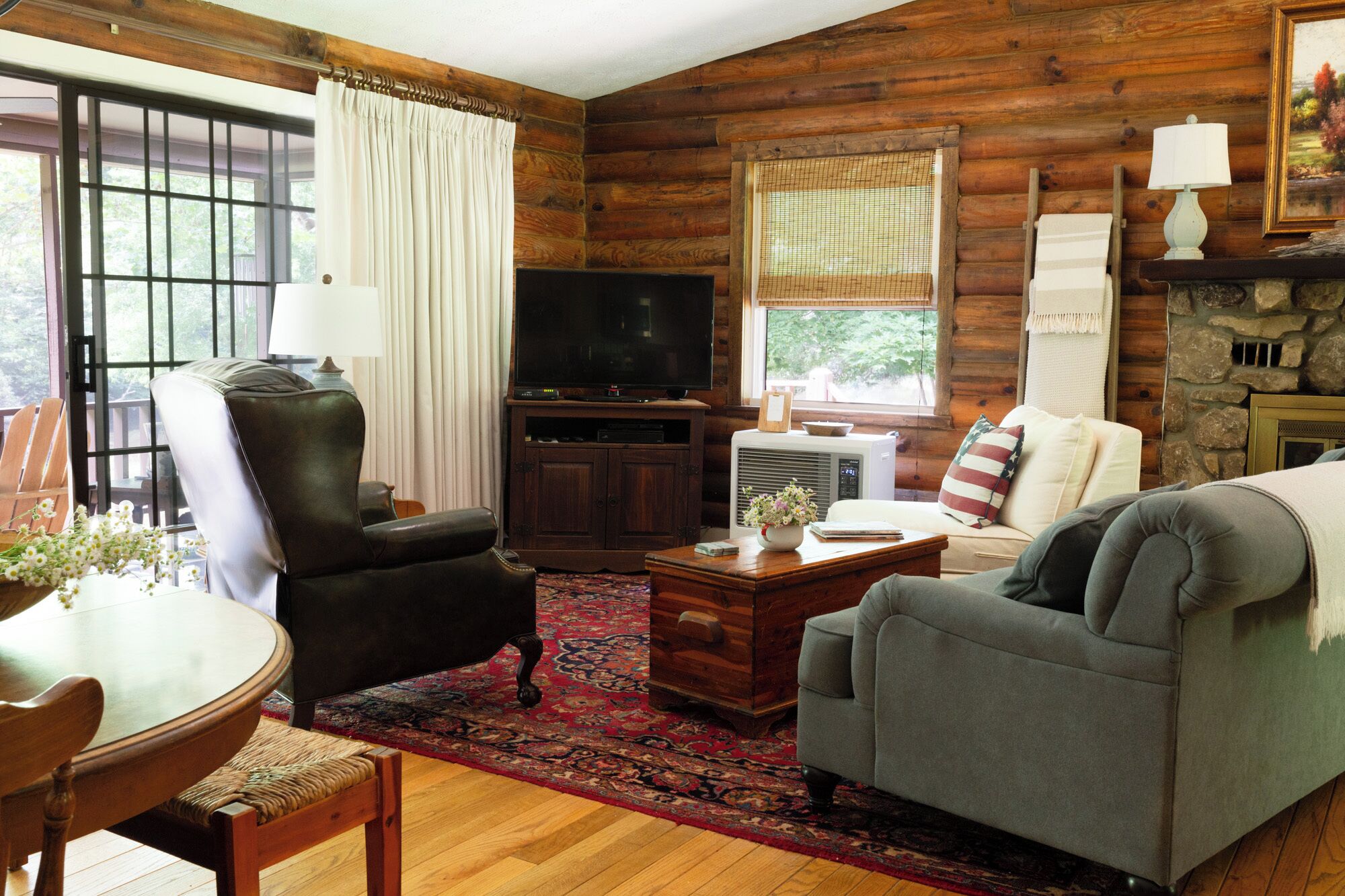 Cane River Cabin direct river front 3 bedroom 2 bath cabin., Burnsville