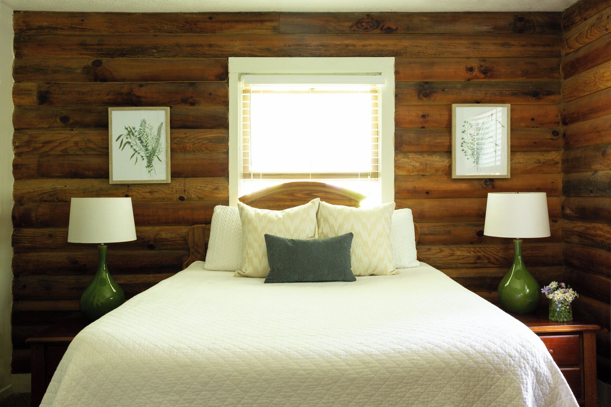 Cane River Cabin direct river front 3 bedroom 2 bath cabin., Burnsville