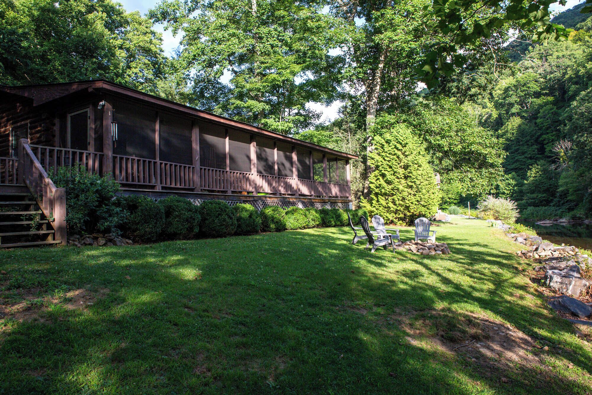 Cane River Cabin direct river front 3 bedroom 2 bath cabin.