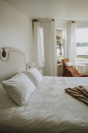 2 camere, una scrivania, ferro/asse da stiro, culla da viaggio