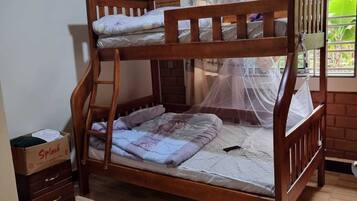 3 slaapkamers, een strijkplank/strijkijzer, wifi, beddengoed