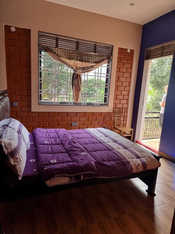 3 chambres, fer et planche à repasser, Wi-Fi, draps fournis