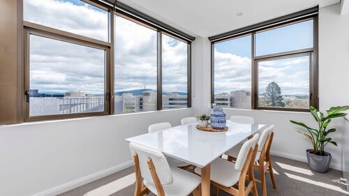 Amazing View In Large Apartment Barton ACT