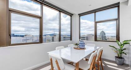 Amazing View In Large Apartment Barton ACT