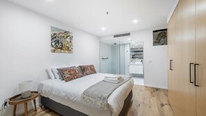 1 bedroom, desk, free WiFi, bed sheets