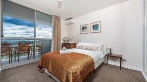 2 bedrooms, desk, free WiFi, bed sheets