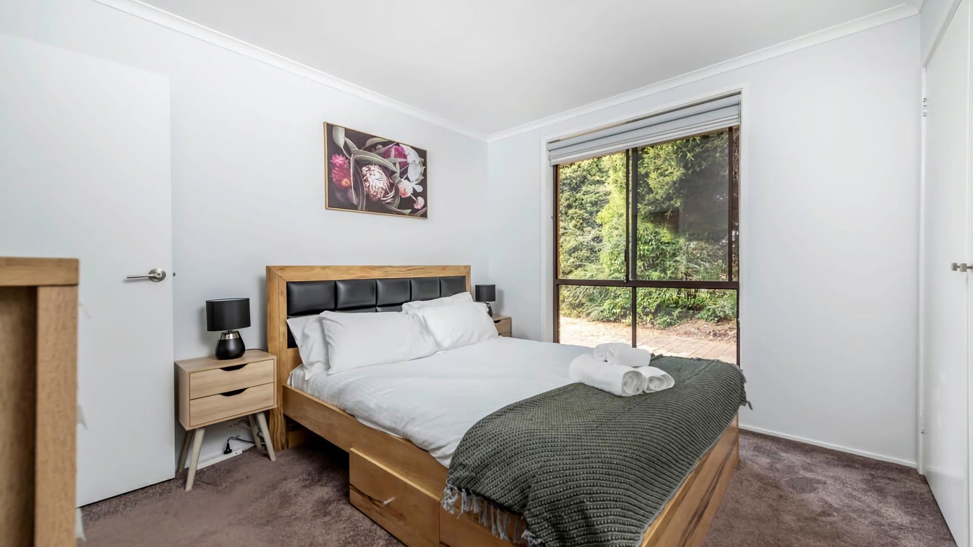 4 bedrooms, desk, travel cot, free WiFi