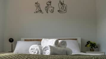 4 bedrooms, desk, travel cot, free WiFi