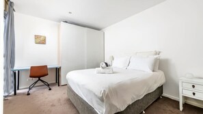 1 quarto, escrivaninha, Wi-Fi de cortesia, roupa de cama