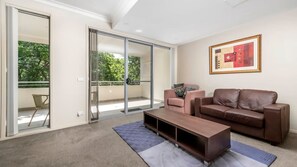 Interior - Central Canberra Stay Cozy Braddon Apartment with Parking (Braddon)