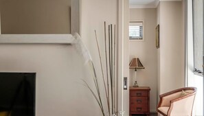 Interior - Central Canberra Stay Cozy Braddon Apartment with Parking (Braddon)