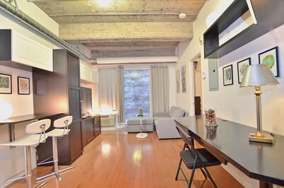 Stylish Urban Loft Downtown,1 minute walk to the Place des arts METRO Station

