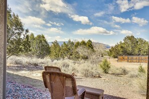 Property grounds - Vacation Home With Breathtaking Views, Ample Parking and Pool Table (Cañon City)