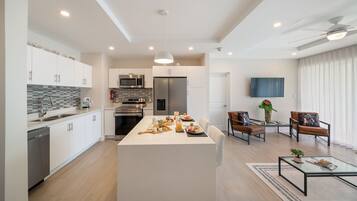 Fridge, microwave, oven, stovetop