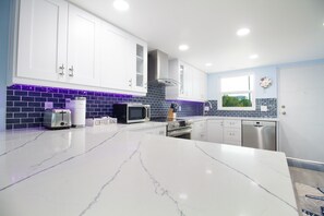 Microwave, oven, stovetop, dishwasher - Intracoastal Waterways / Dolphin Sighting / YTC Resort (Indian Shores)