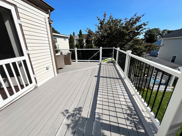 Property grounds - Broadway Hideaway: Newly Renovated 3 Bed Unit- Broadway neighborhood- Newport (Newport)