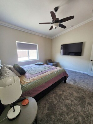3 bedrooms, desk, WiFi, bed sheets