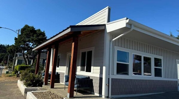 Exterior - Fun Florence 2BR close to all! (Florence)