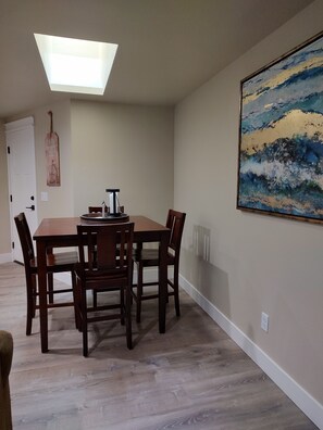 Dining - Fun Florence 2BR close to all! (Florence)