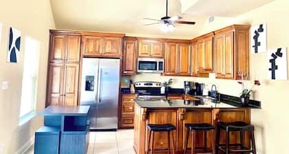 Grand Isle E: Pet friendly Detached Condo Easy Beach access