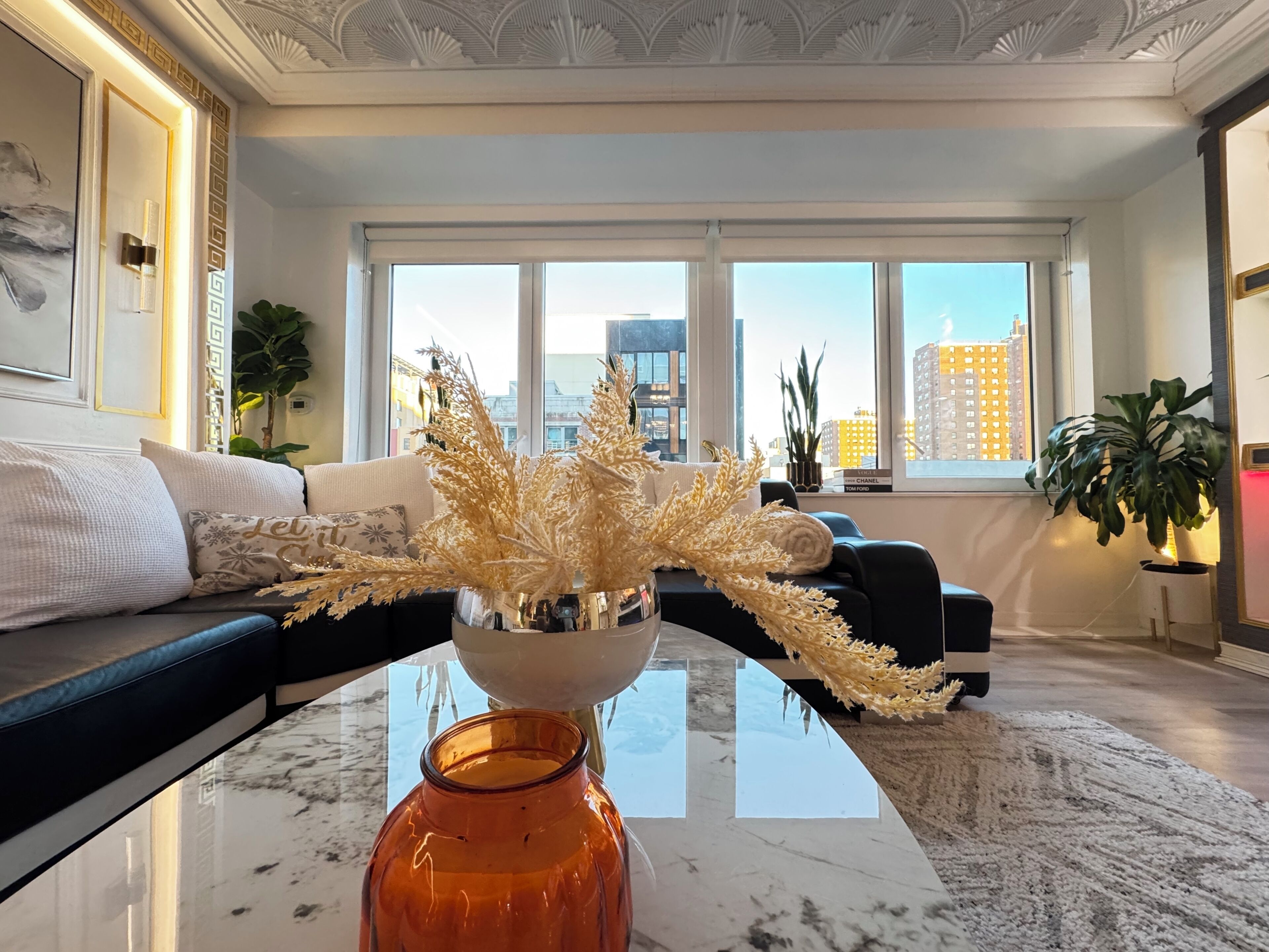 Smart TV, fireplace, books, stereo