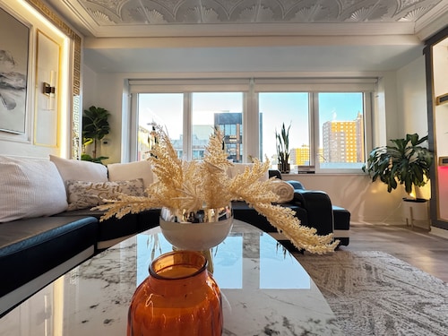 Spacious 4-bedroom apartment in Manhattan with Doorman