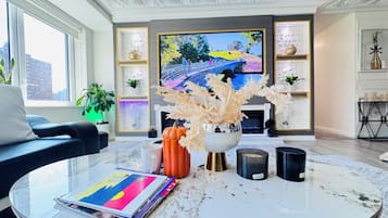 Smart TV, fireplace, books, stereo