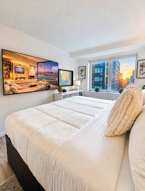 Un dormitorio moderno con una cama grande, vistas a la ciudad y un cuadro con el perfil urbano.