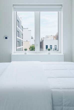 4 chambres, bureau, fer et planche à repasser, lit parapluie
