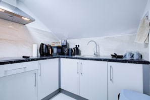 Apartment | Eigene Küche | Wasserkocher mit Kaffee-/Teezubehör, Wasserkocher