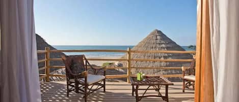Chambre supérieure, vue sur la plage | 2 chambres, accÚs au Wi-Fi (inclus)