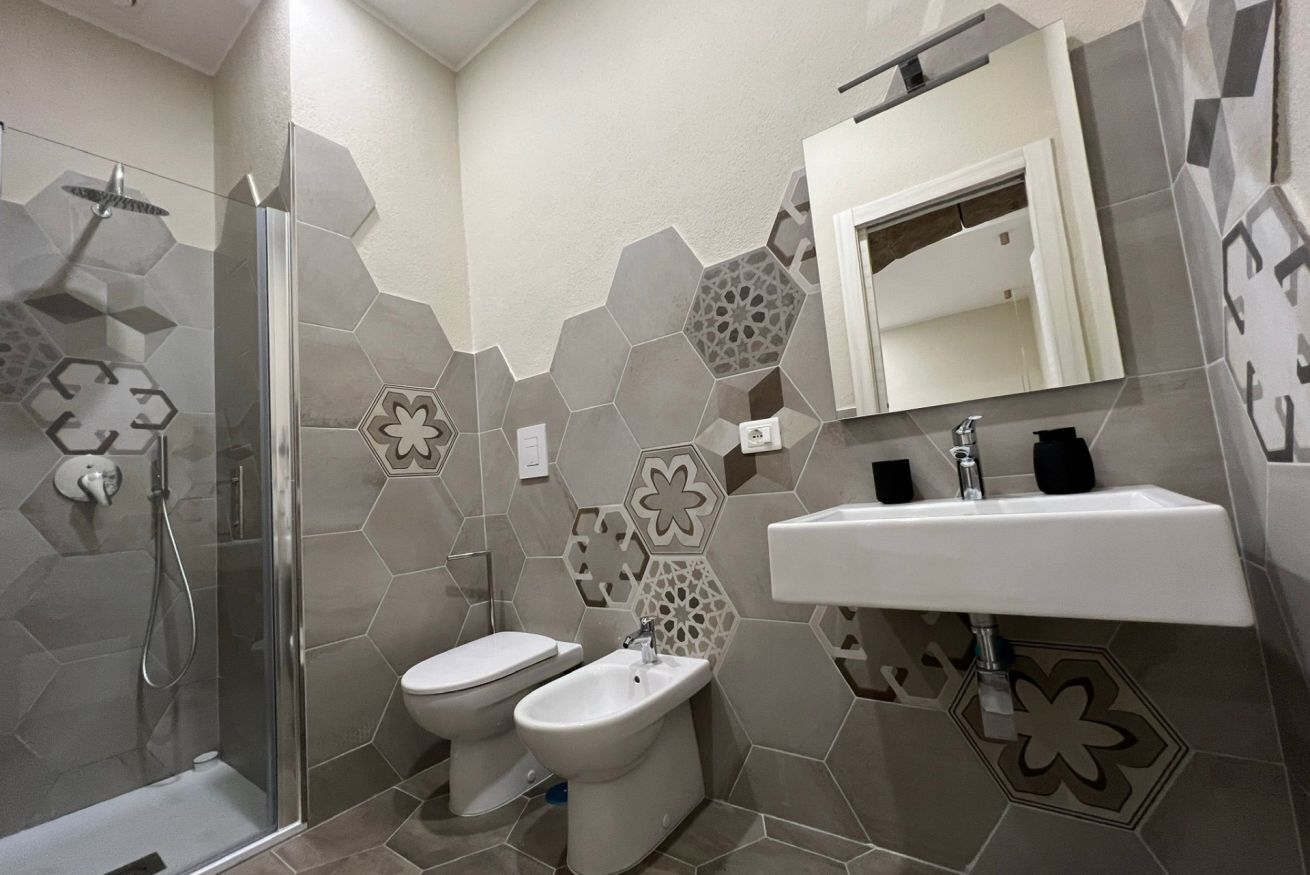 Dusche, Haartrockner, Bidet, Handtücher