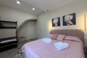 2 Schlafzimmer, Zimmersafe, Bügeleisen/Bügelbrett, WLAN