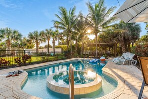 A heated pool - Exclusive Oceanfront Retreat w/ Heated Pool, Hot Tub & Grill (Melbourne Beach)